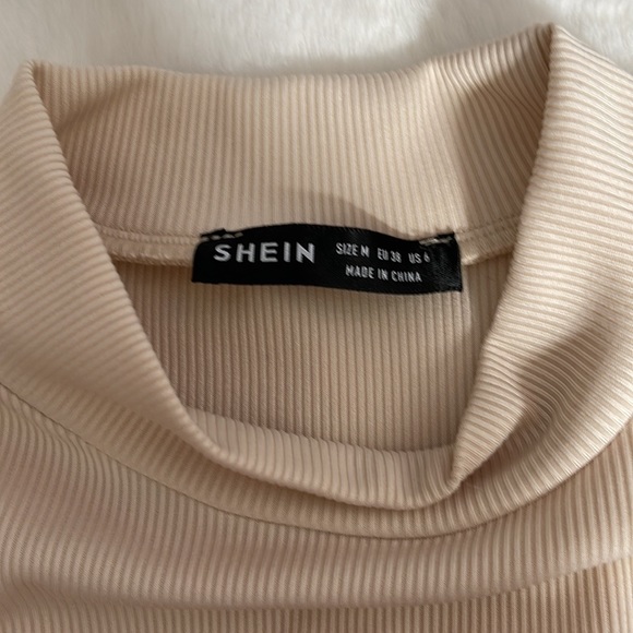 SHEIN crop top.NWOT - Picture 3 of 3